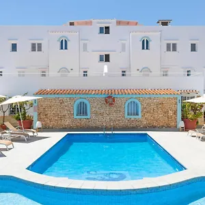 apartamentos-los-arcos-santa-eulalia-del-rio.balearic-islands.net/